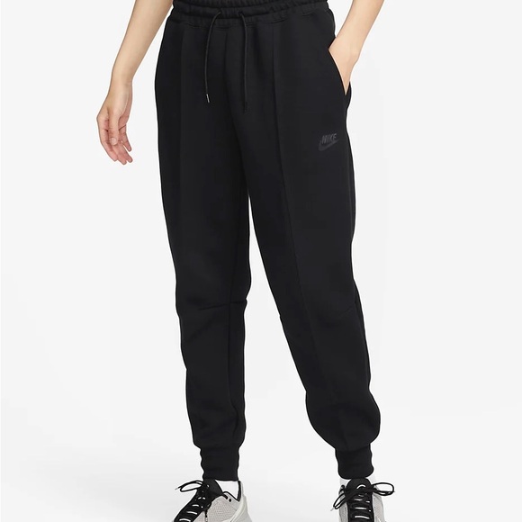 nike tech - Picture 1 of 3